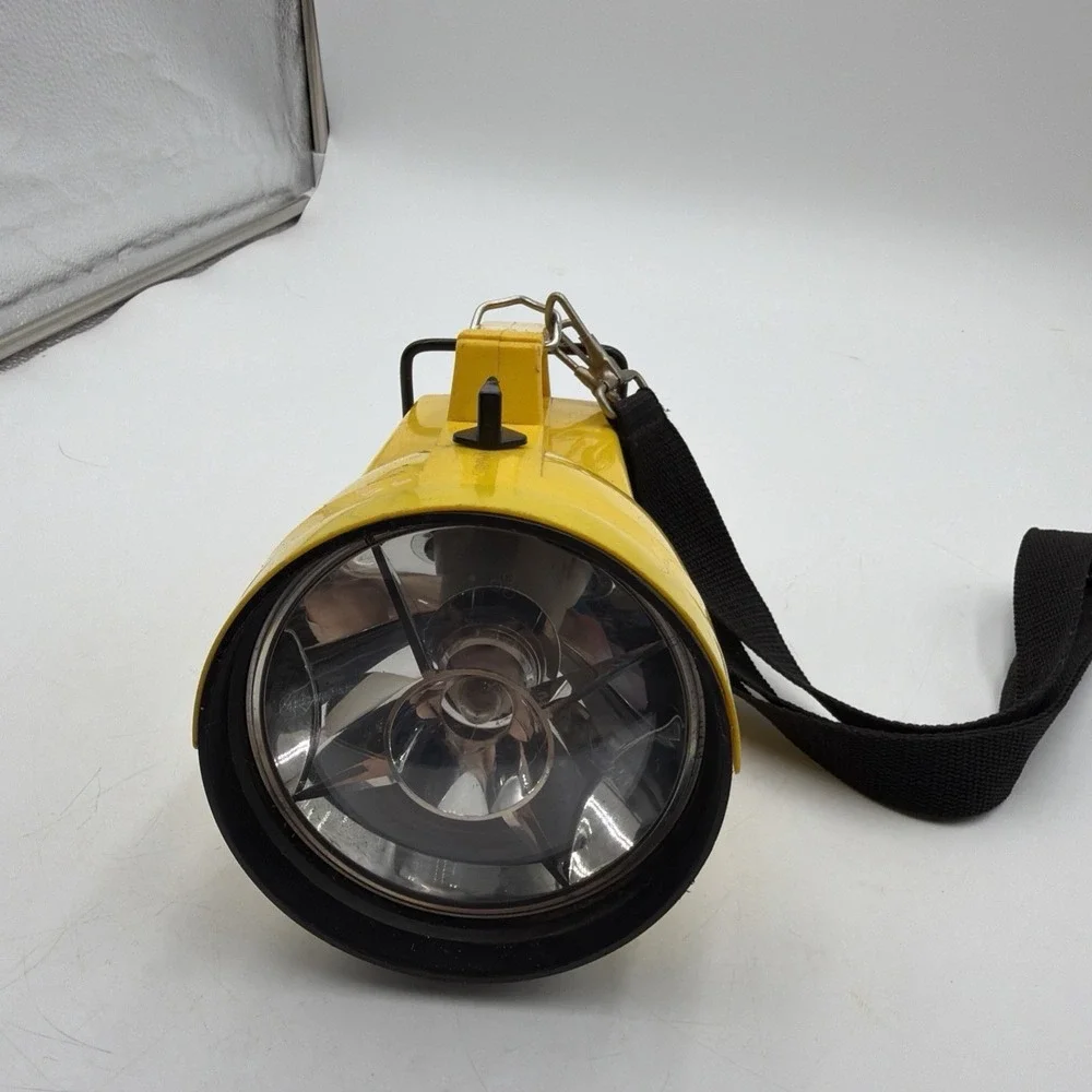 VTG Brinkmann Maxstar Lantern Flashlight Camp Flash Light Waterproof Needs Batte